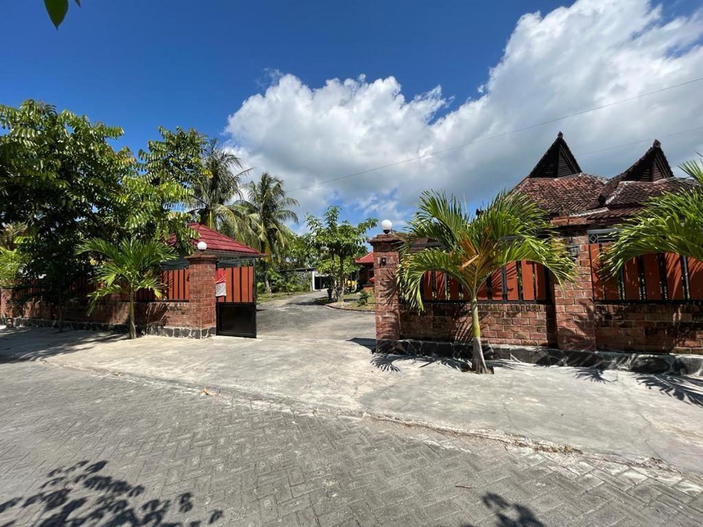 Capital O 92615 Villa Utama D'Alas Purwo Ringinpintu المظهر الخارجي الصورة