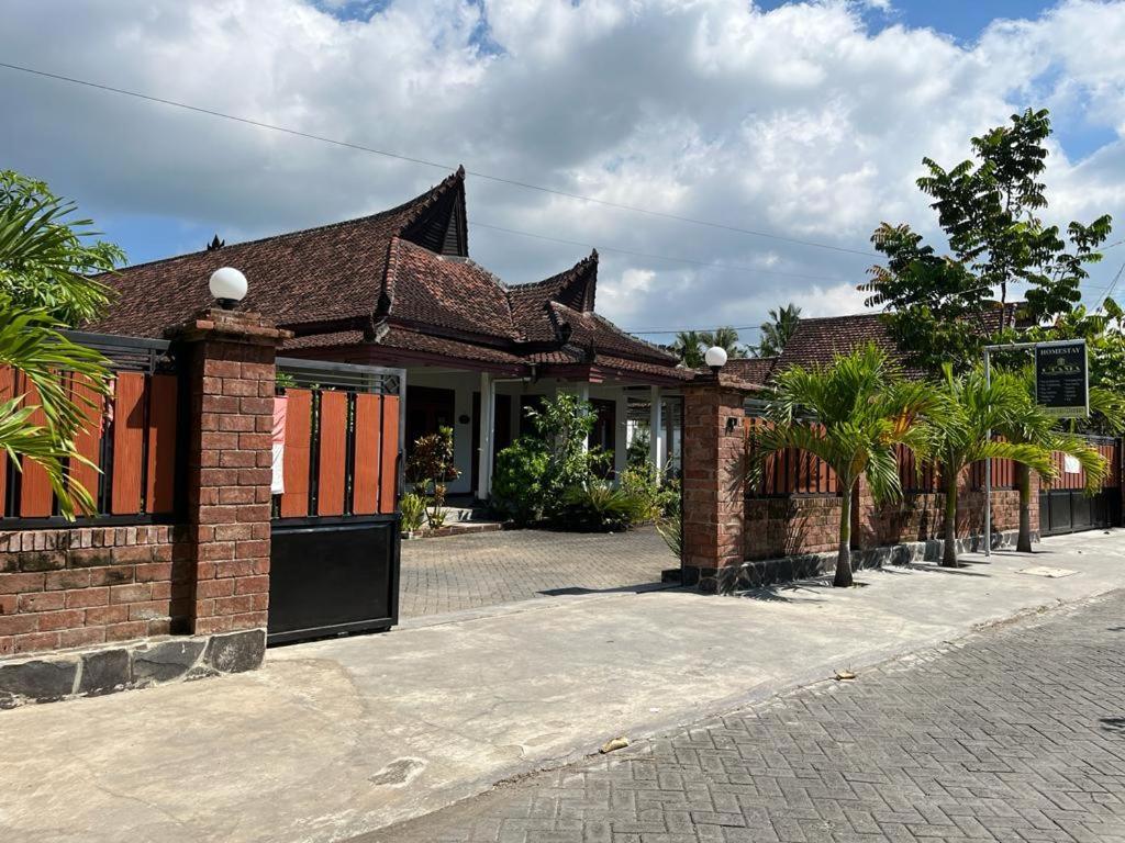 Capital O 92615 Villa Utama D'Alas Purwo Ringinpintu المظهر الخارجي الصورة